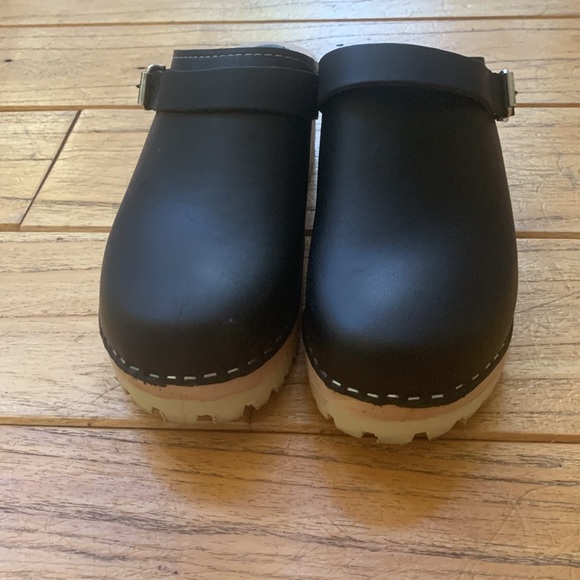 Lotta from Stockholm - Black Leather Tractor-Sole Clogs - size 9.5 US/ 41 EU - Picture 3 of 6